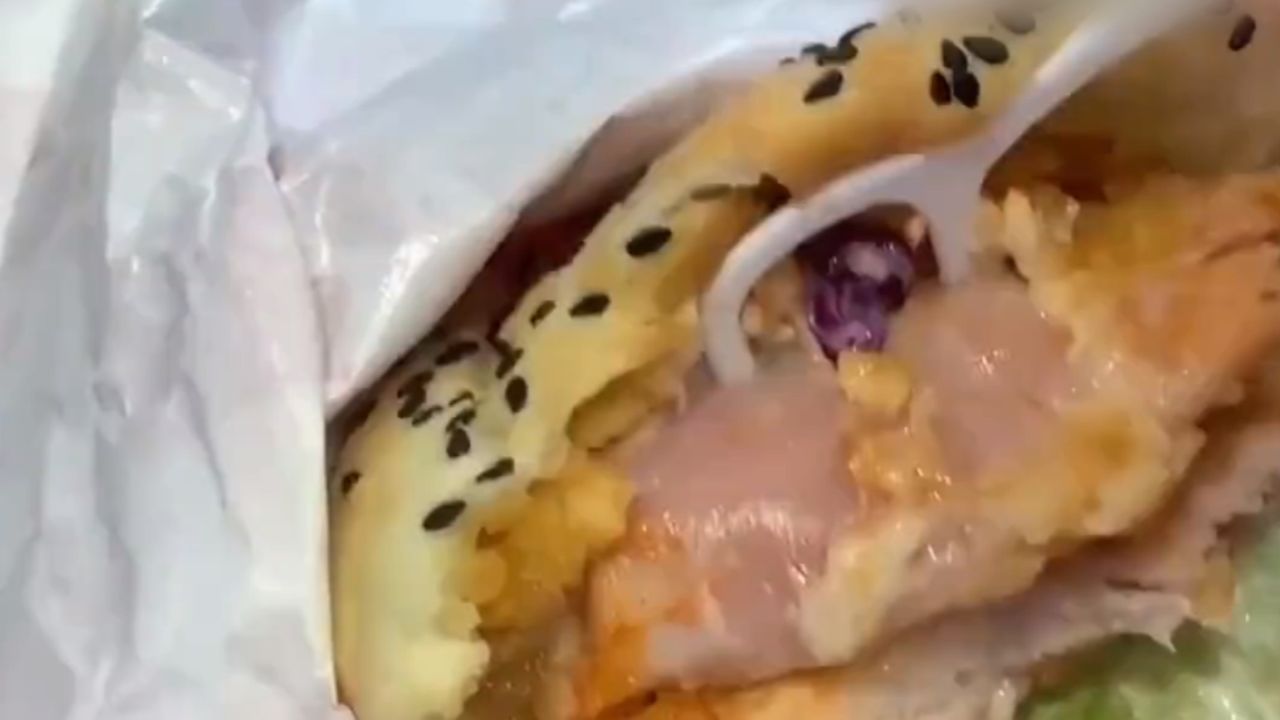 网曝塔斯汀汉堡吃出生肉，涉事门店：现在店里也还在调查 - 腾讯视频