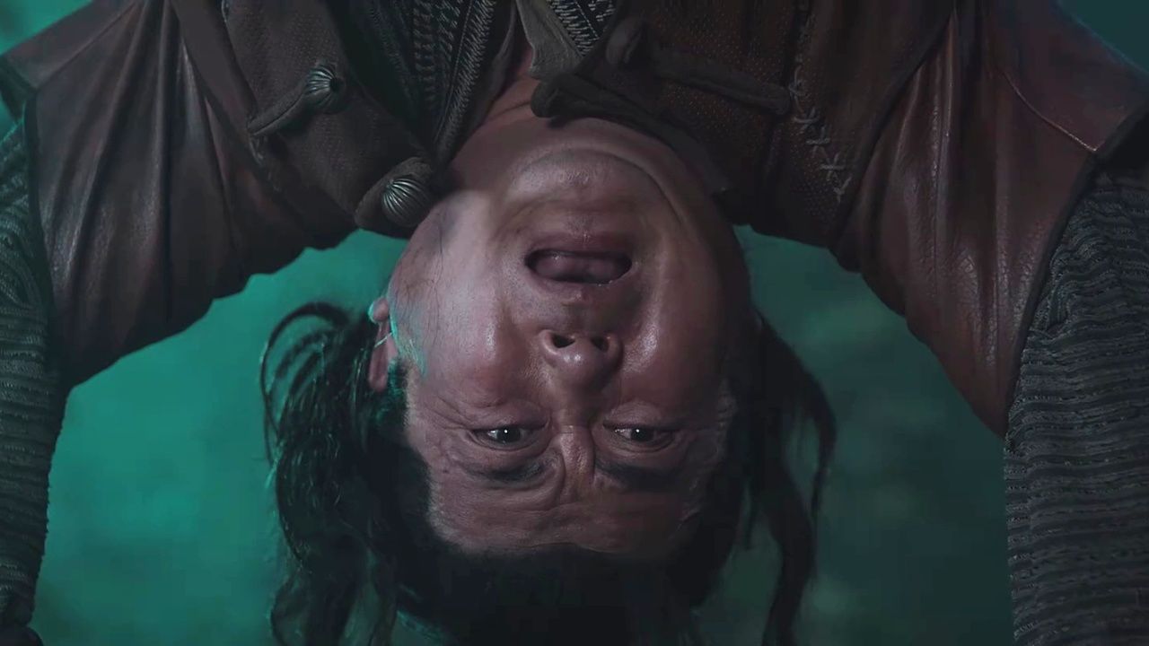 活该！男子抛下同伴独自逃命，却误中陷阱