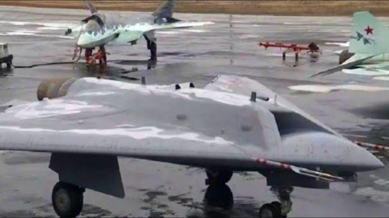 俄罗斯最大无人机：S-70无人隐形战斗无人机