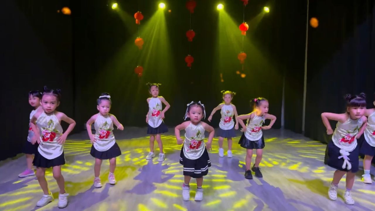 舞出童年色彩!儿童舞蹈盛宴,见证小小舞者们的成长与梦想