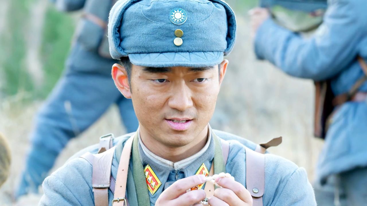 男人在战场上喝酒，看到敌人来了丝毫不慌！我的特一营13 - 腾讯视频