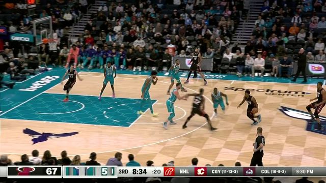 在无球方面也是一把好手 巴特勒空切到篮下接球上篮