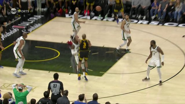 金州晚安 库里关键时刻飚进高难度三分锁定胜局