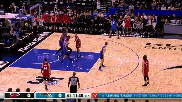 开局手感爆棚！ 希罗里突外投连得五分