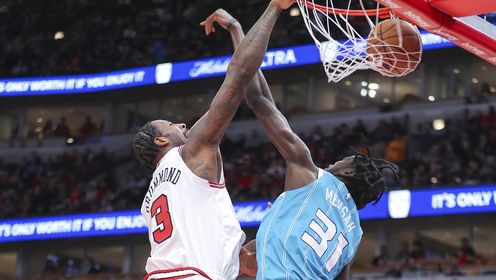 《TOP时刻》【原声】6日NBA十佳球 哈登连线祖巴茨炸裂隔扣 武切维奇直捣黄龙上演暴力隔扣