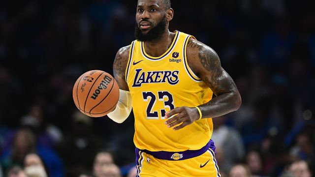 詹姆斯vs雷霆集锦 高效砍下21+12怎奈无力回天