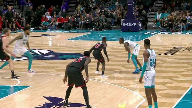 潇洒出手杀人诛心 米勒外线接球三分稳稳命中