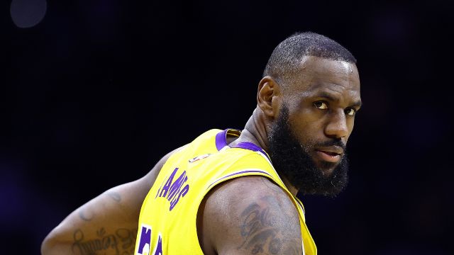 詹姆斯vs76人五佳球 18分5助攻串联球队难以取胜