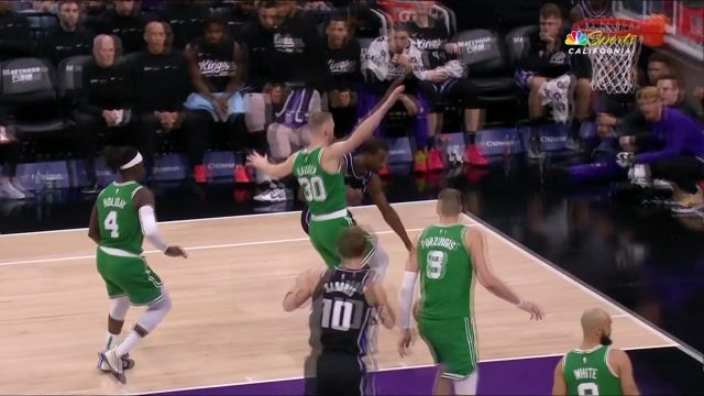 及时止血！小萨篮下接球单打波神 上下步灵巧打进取分