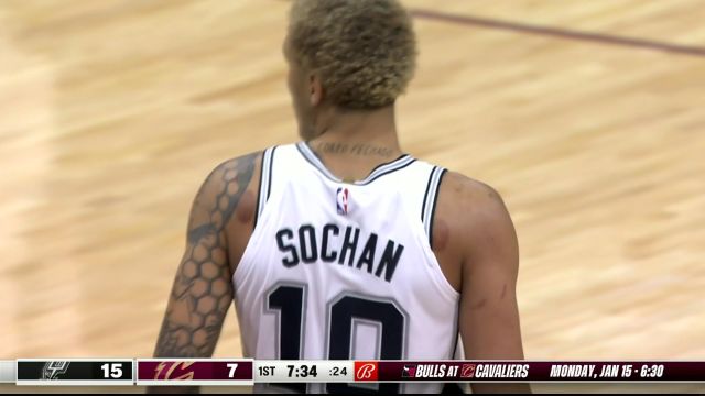 身体强壮手感也挺柔和 索汉篮下强攻打成2+1