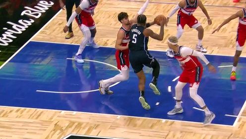 《NBA全场集锦》难度系数五颗星！班凯罗人缝闪转腾挪翻身跳投稳稳命中