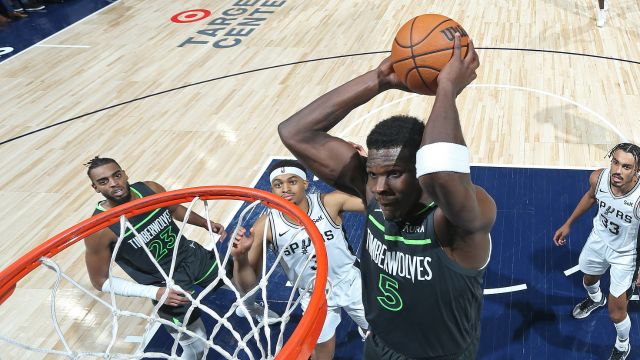 马刺vs森林狼五佳球 爱德华兹飞身补扣神兵天降