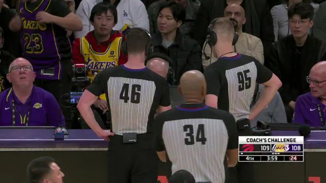 浓眉内线进攻造成犯规！ 猛龙队挑战失败把浓眉送上罚球线