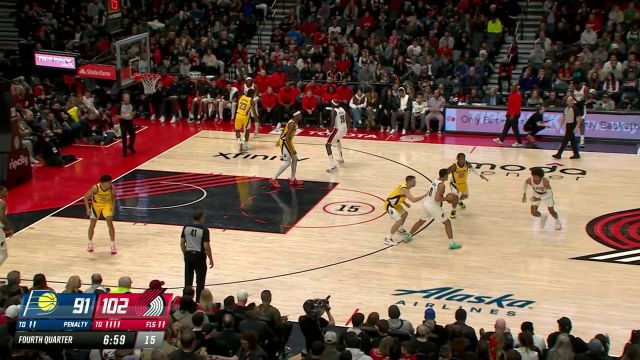 防守形同虚设！格兰特大步流星突破上篮轻松得手