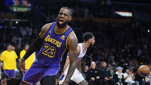 76人vs湖人五佳球 詹姆斯平步青云再现经典滑翔劈扣