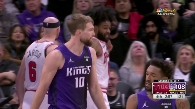 关键时刻绝不手软！怀特强杀篮下面对小萨防守强硬打进2+1