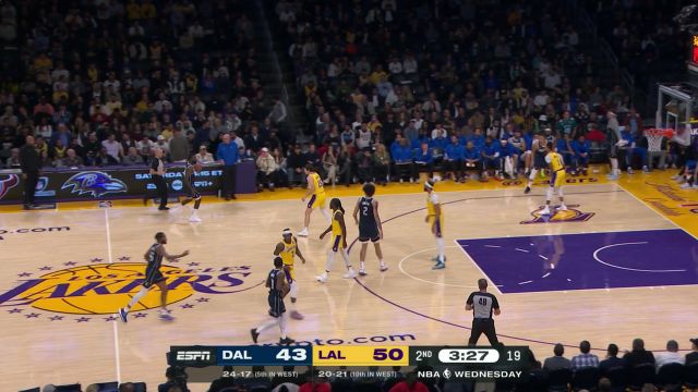 欧文声东击西妙传连线 莱夫利空切进场接球扣篮一气呵成