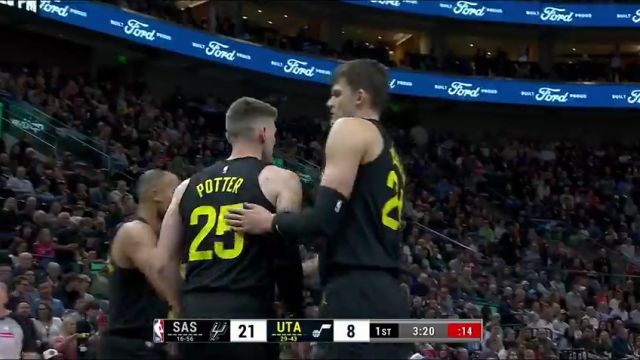 NBA常规赛：马刺vs爵士第1节英文原声回放