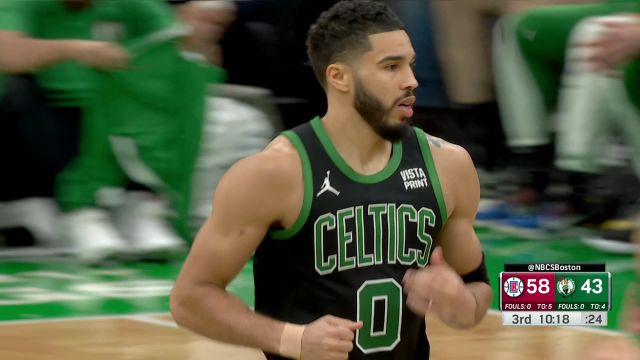 往篮下杀先找找手感 塔图姆两度突破上篮得手之后飙中三分连砍7分