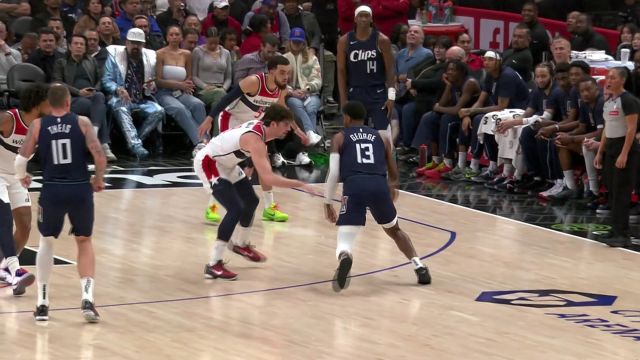 人人都是攻坚高手！乔治无视防守出手打成2+1