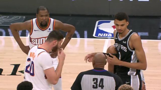 NBA常规赛：太阳vs马刺第1节英文原声回放