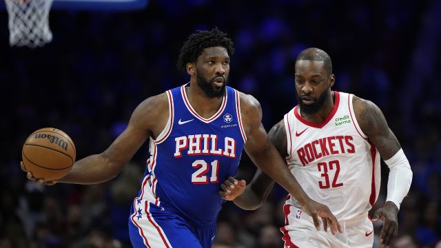 火箭115-124费城76人 恩比德复出砍下41+10率队战胜火箭