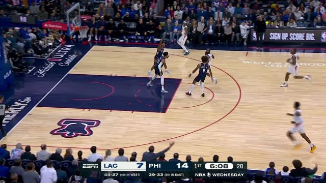 顶住头上压力！哈登追分时刻扛起进攻大旗 一攻一传助队追分