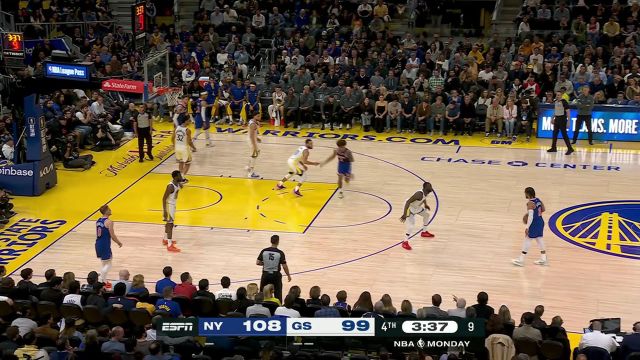 上半场投的准现在也不能拉胯 麦克布莱德三分入网杀死比赛