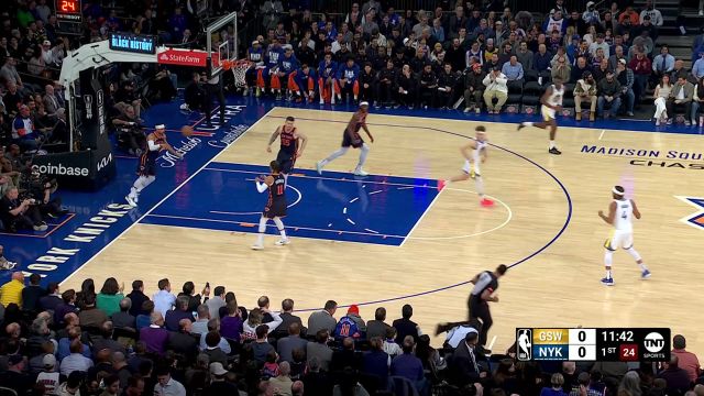 开场发难惊艳全场 库里张弓搭箭三分先拔头筹