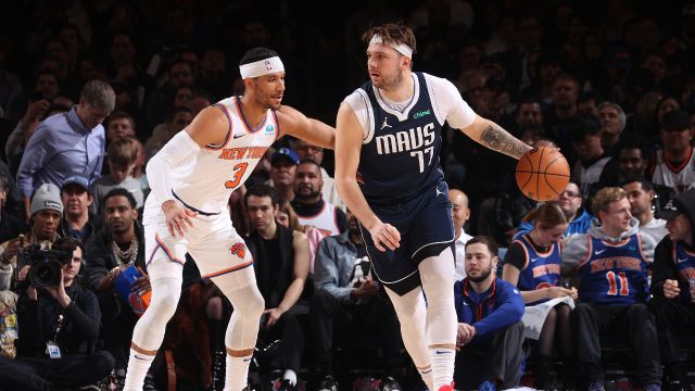 东契奇vs尼克斯集锦 独揽39+8+11攻传一体串联球队