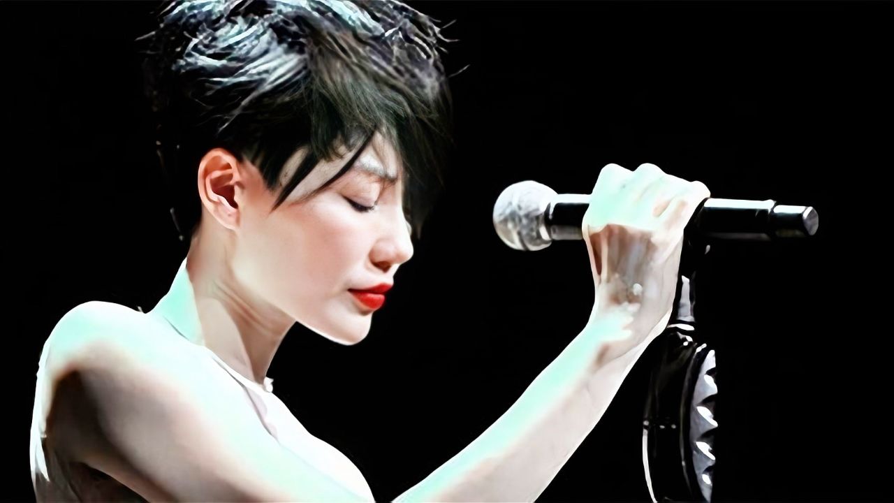 王菲实力翻唱《心太软》歌声惊艳全场,原唱都自愧不如不愧是乐坛天后