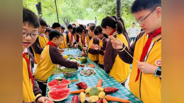 这场春游充满“烟火气”,孩子们自己动手丰衣足食