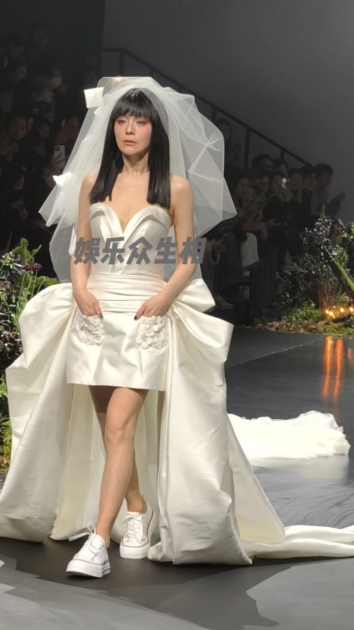 雪姨#王琳白色婚纱造型走秀这54岁状态如何_高清1080P在线观看平台_腾讯视频