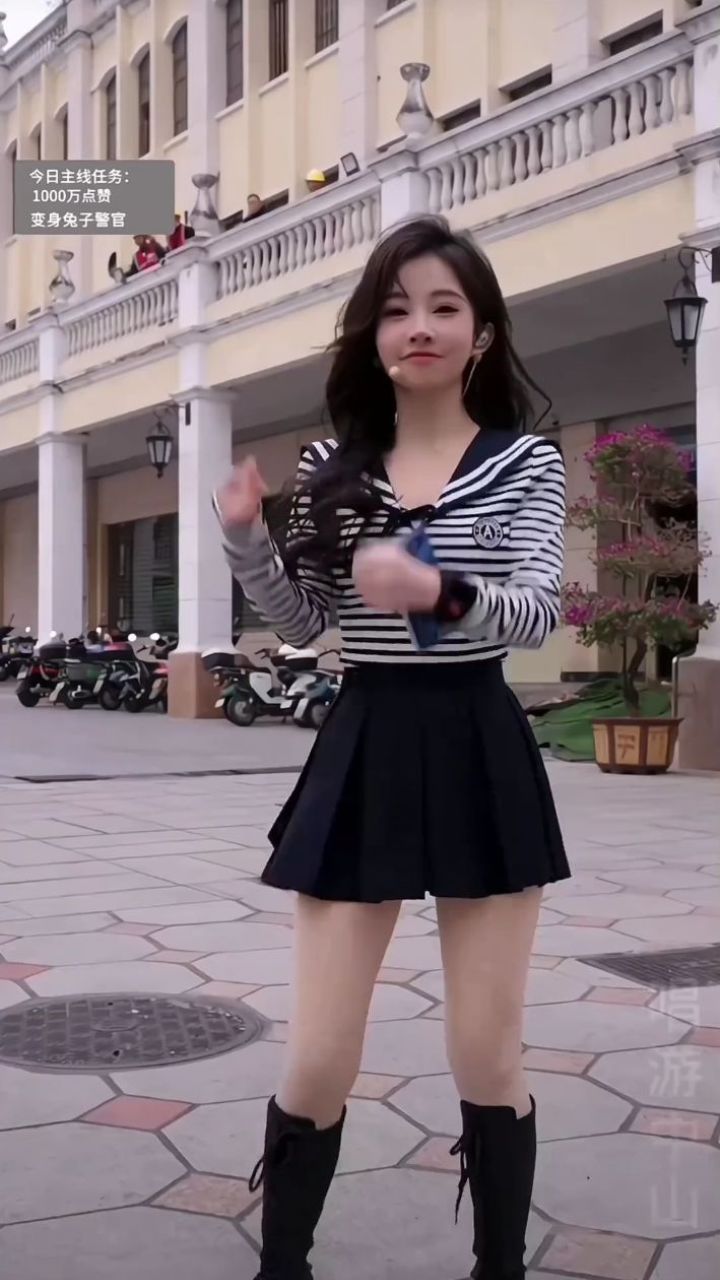 提莫跳什么舞都给人一种可爱的感觉,哈哈#冯提莫 #提莫到处跑 #跳舞