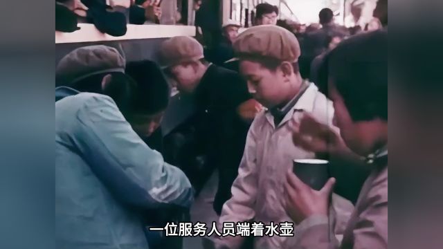 60年代的绿皮火车,唤醒时代记忆,仿佛电影世界