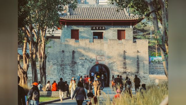 打卡旅游休闲 | 一众古城街区里的“显眼包”!⇨ 南头古城旅游休闲街区,活力与松弛感并存~