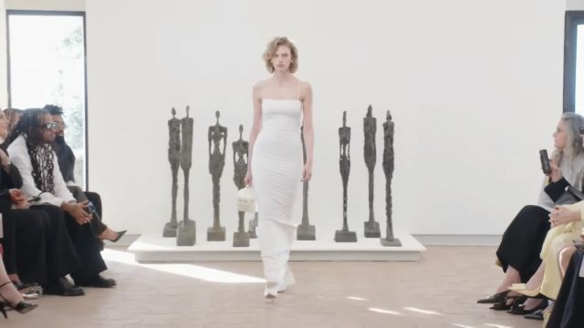 法系新浪潮品牌Jacquemus 2024年Les Sculptures系列秀场