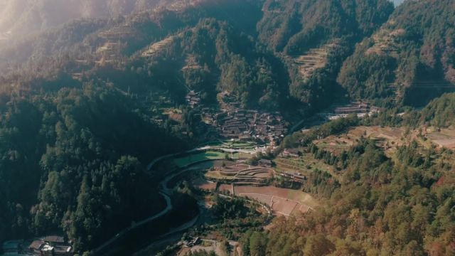 黔东南之行东南山川秀美,也是中国少数民族聚集地之一,吸引着亚洲青年们来一探究竟.