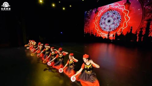 张暾舞蹈-《石榴红了》蝴蝶班
轻盈动人，飘逸的红色裙摆，石榴花铃鼓
曼妙激昂的舞姿展现维吾尔族姑娘们的热情