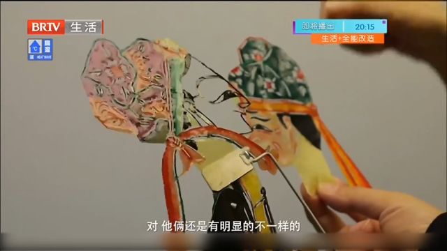 看到表演用的皮影,记者忍不住感慨,皮影的制作也是不易