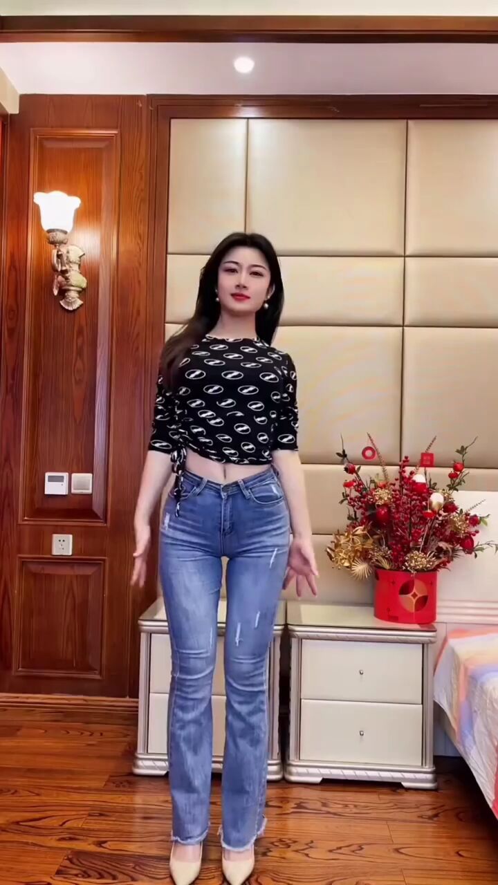 性感紧身牛仔裤这样的身材能打几分