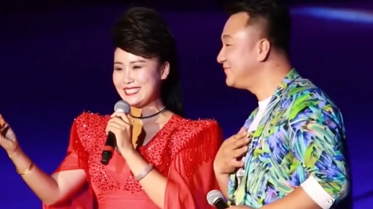 两口子一首《亲亲的二人台》,震撼全场!