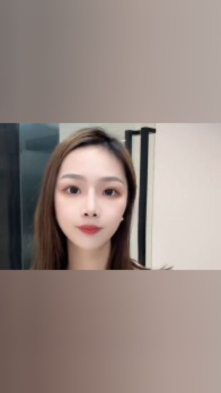 和芊总约好去吃火锅,没想到又鸽了她,完蛋,这回死定了!可我没想到