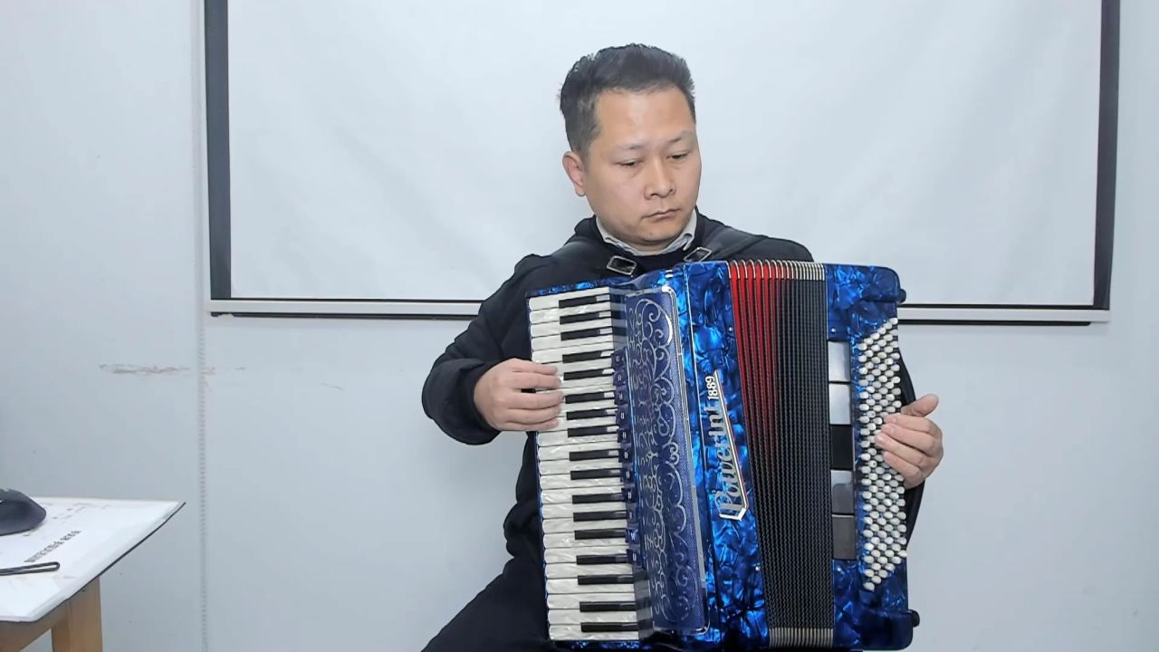 手风琴练习 木兰花盛开了 朝鲜电影《木兰花》