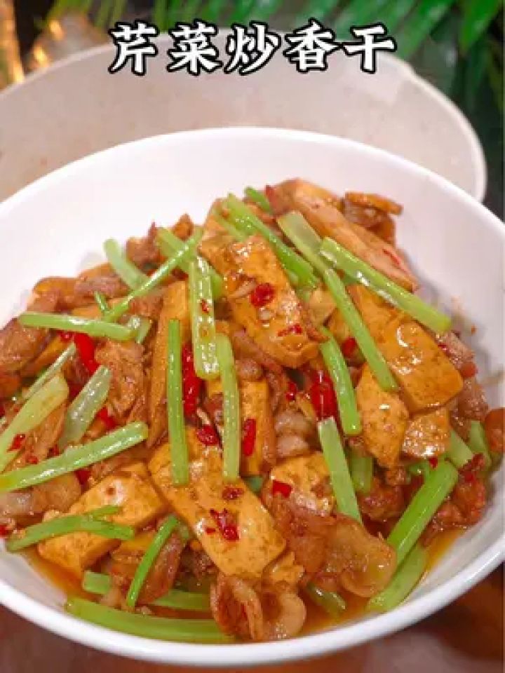 晚餐又做了这个随便一炒就特别好吃的攸县香干,鲜香滑嫩又入味,比菜场