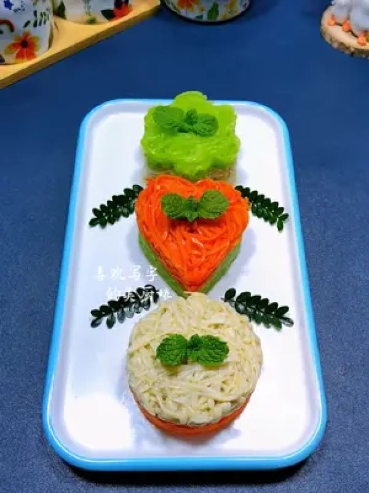 的食材做个简单的造型,就能使菜肴高端有颜值#美食 #凉菜摆盘装饰技巧