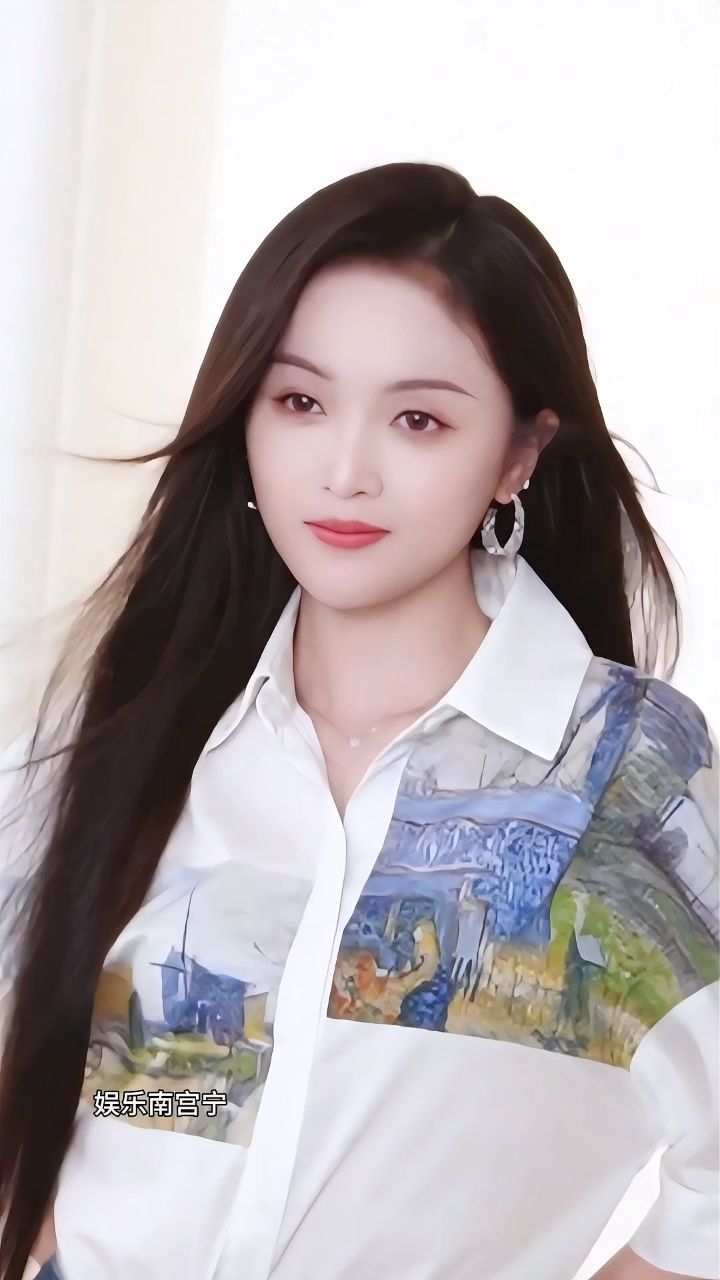 吴宣仪什么造型都能hold得住,散发青春活力,好米呀