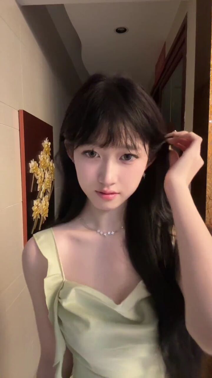 卖萌 #手势舞 #表演秀 #美女摇 #身材秀 #清纯妹子#反差