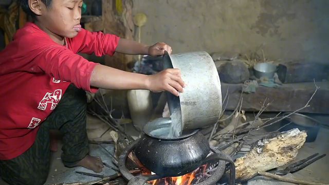 尼泊尔山区贫困家庭,五个孩子养不起只能送出去一个,现在很轻松00.04.27.60200.06.41.403.mp4