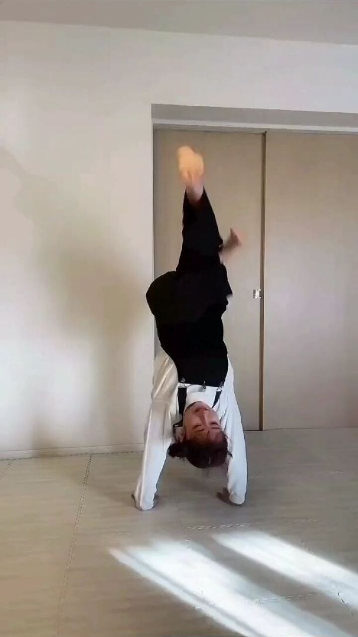 又来啦#街舞 #泰裤辣 #哇又系街舞 #街舞breaking #倒立